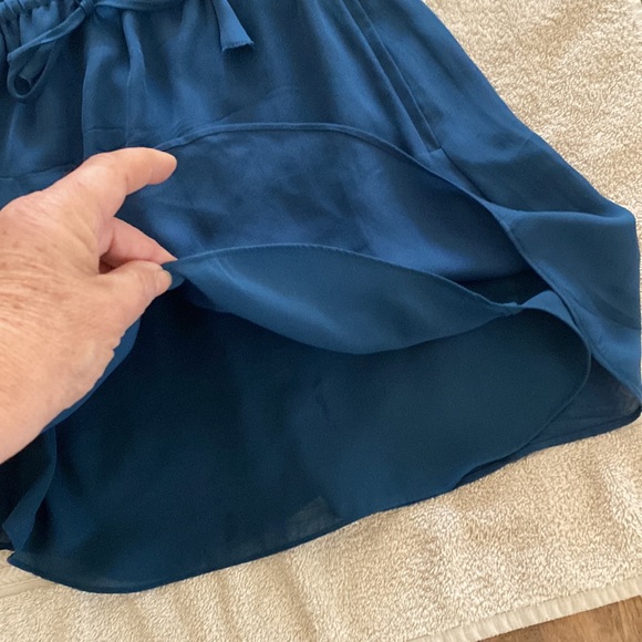 Babaton Aritzia 100% silk beautiful sleeveless lined dress w/ drawstring waist. - Picture 11 of 13